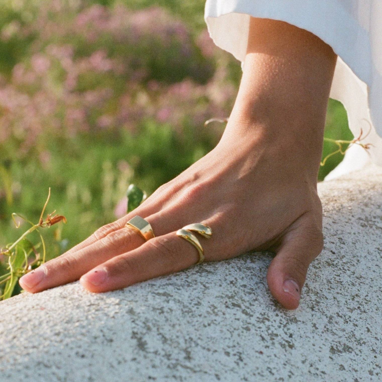 gold signet ring men