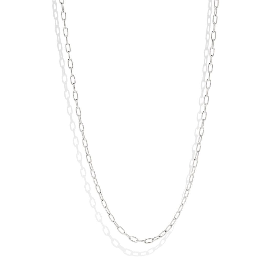 Link chain necklace in sustainable silver, minimalist design for everyday elegance. Perfect for layering or wearing alone, this gold jewelry packshot highlights its eco-friendly craftsmanship and timeless appeal.