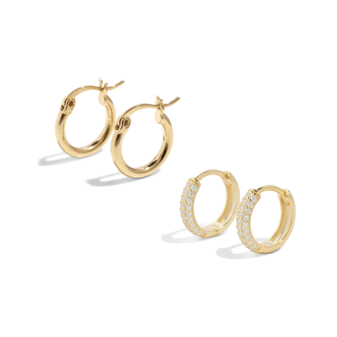 Packshot of our gold hoop earrings set. Also known as huggie hoops gold.